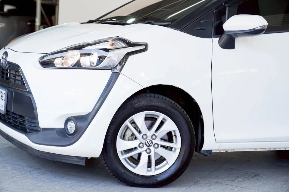 2017 Toyota Sienta II 2
