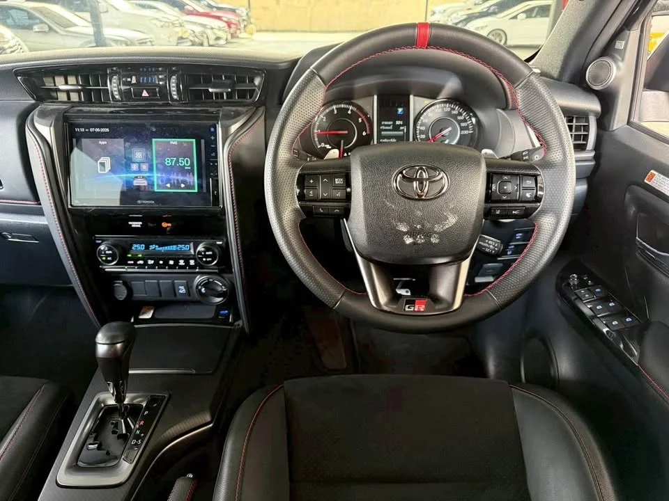 2025 Toyota Fortuner II 2