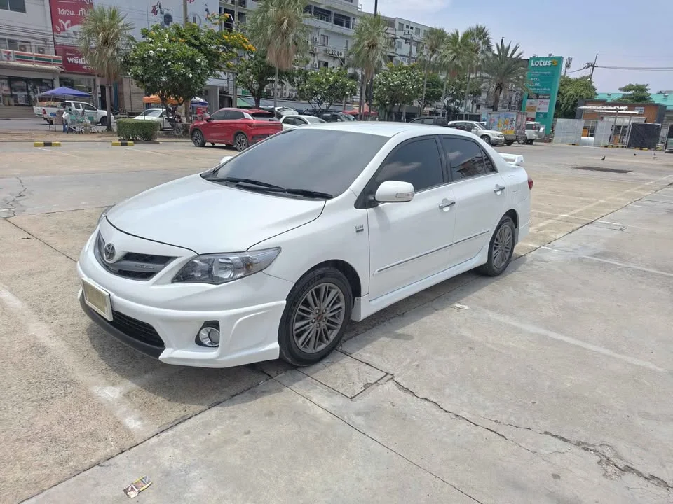2011 Toyota Corolla Altis X (E140) 3