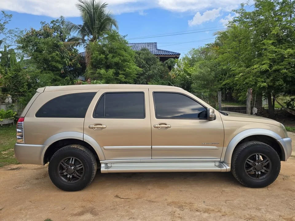 2005 Isuzu MU-7 2
