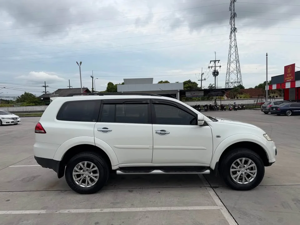 2013 Mitsubishi Pajero Sport II 2