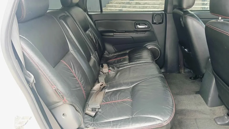 2011 Isuzu MU-7 2