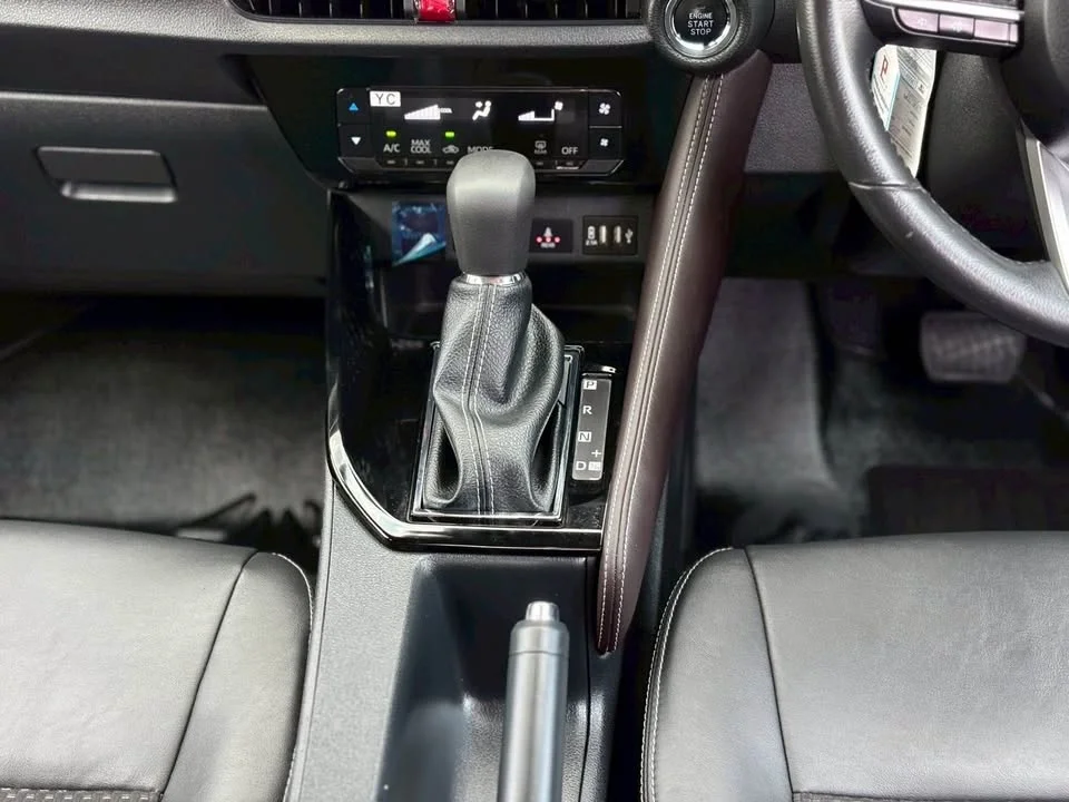 2021 Toyota Yaris ATIV IV 3