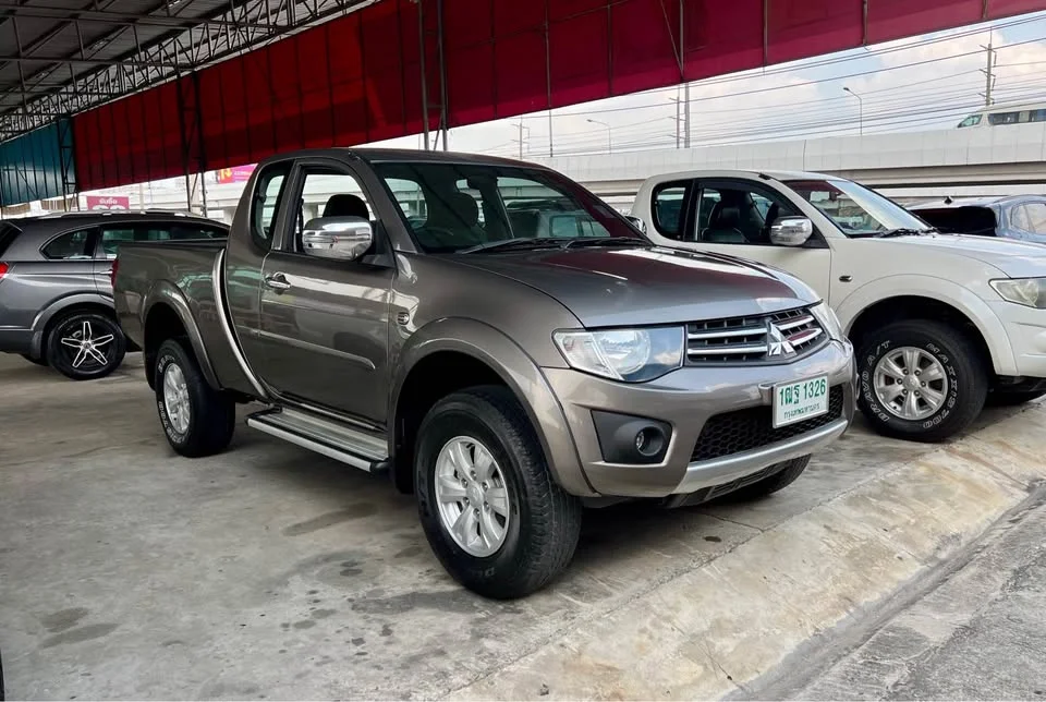 2014 Mitsubishi Triton IV 2
