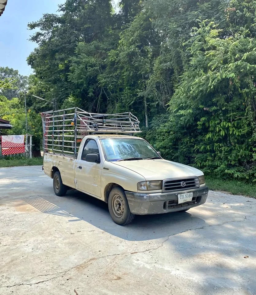 2000 Mazda 2500 Fighter V 2