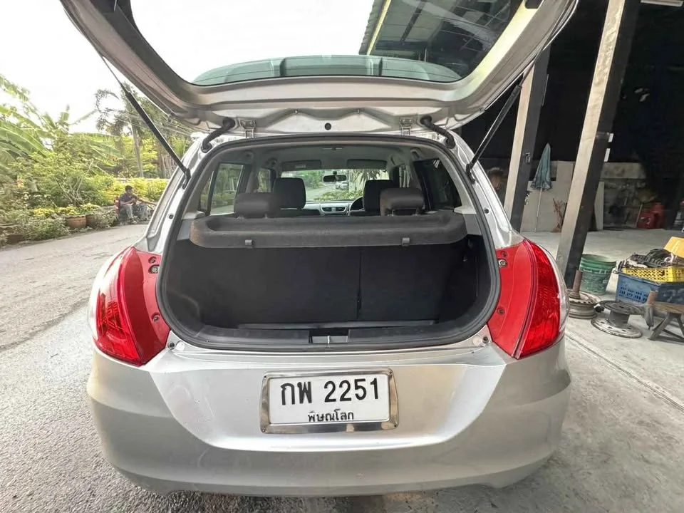 2013 Suzuki Swift II 2