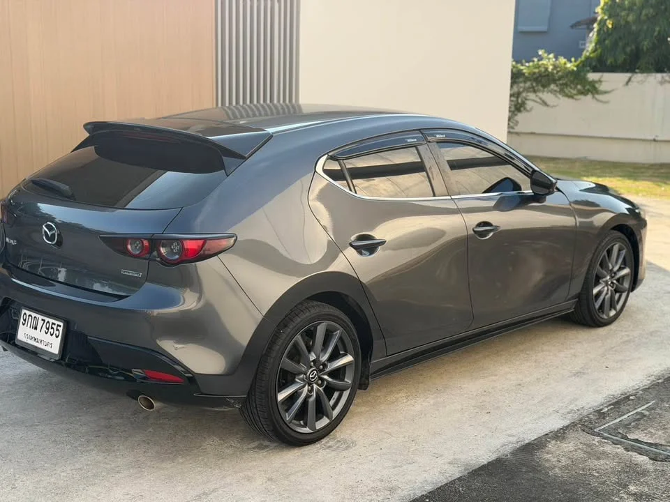 2019 Mazda 3 IV 3