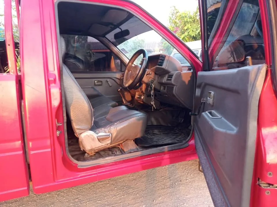 Isuzu TFR III 2