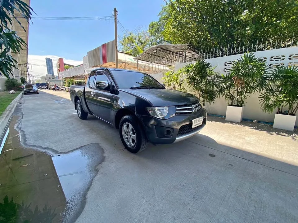 2011 Mitsubishi Triton IV 3