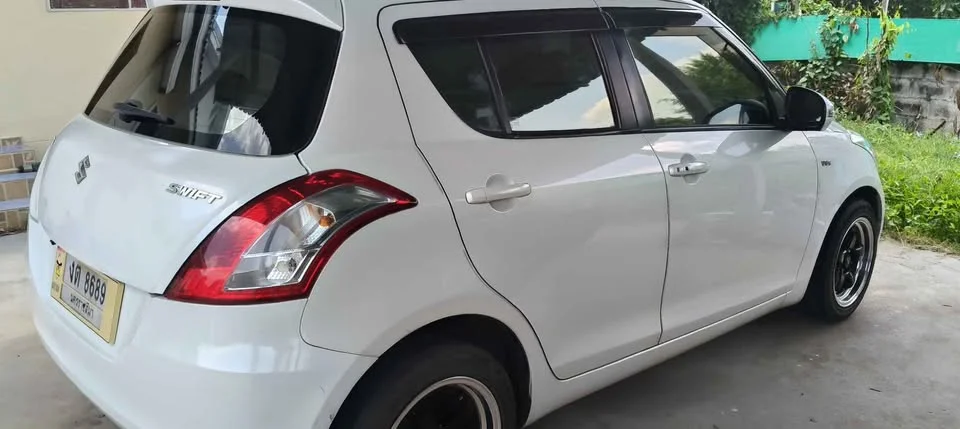 2013 Suzuki Swift II 2