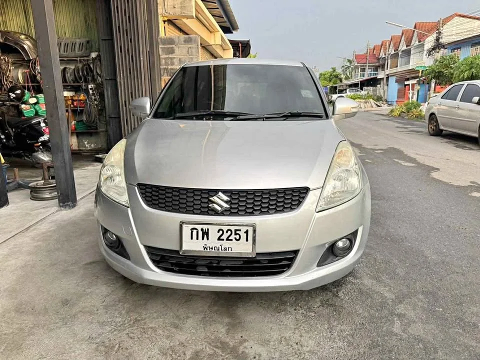 2013 Suzuki Swift II 3