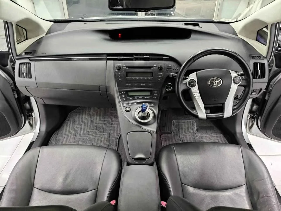 2011 Toyota Prius III 3