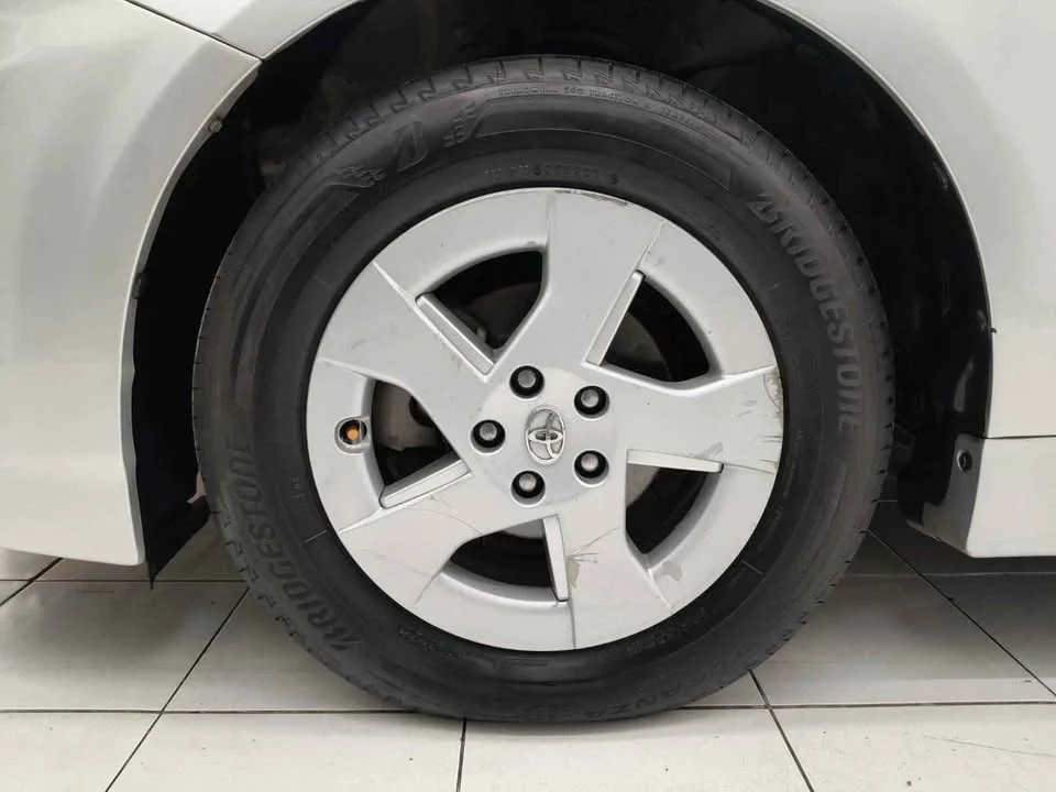 2011 Toyota Prius III 2