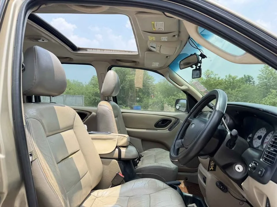 2004 Ford Escape I 3