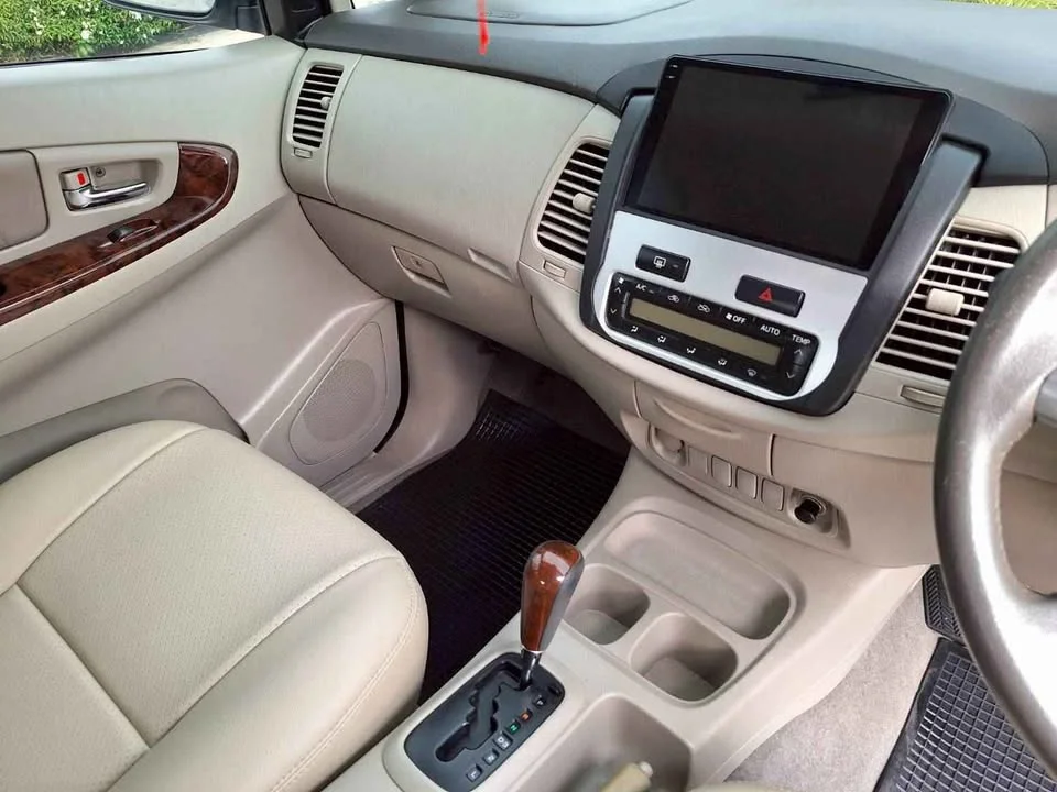 2013 Toyota Innova I 2