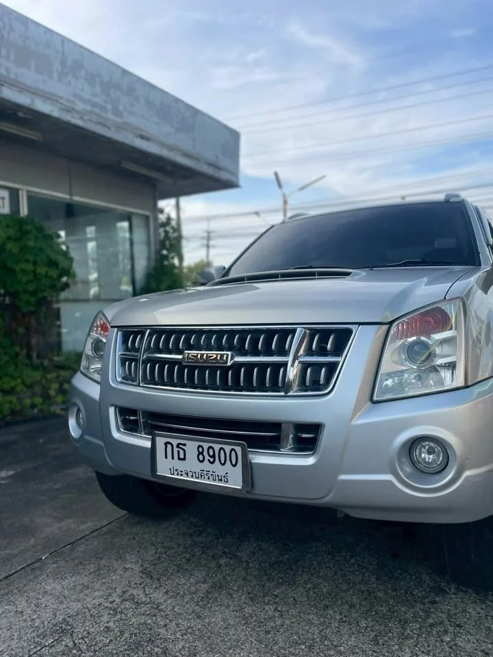 2009 Isuzu MU-7 2