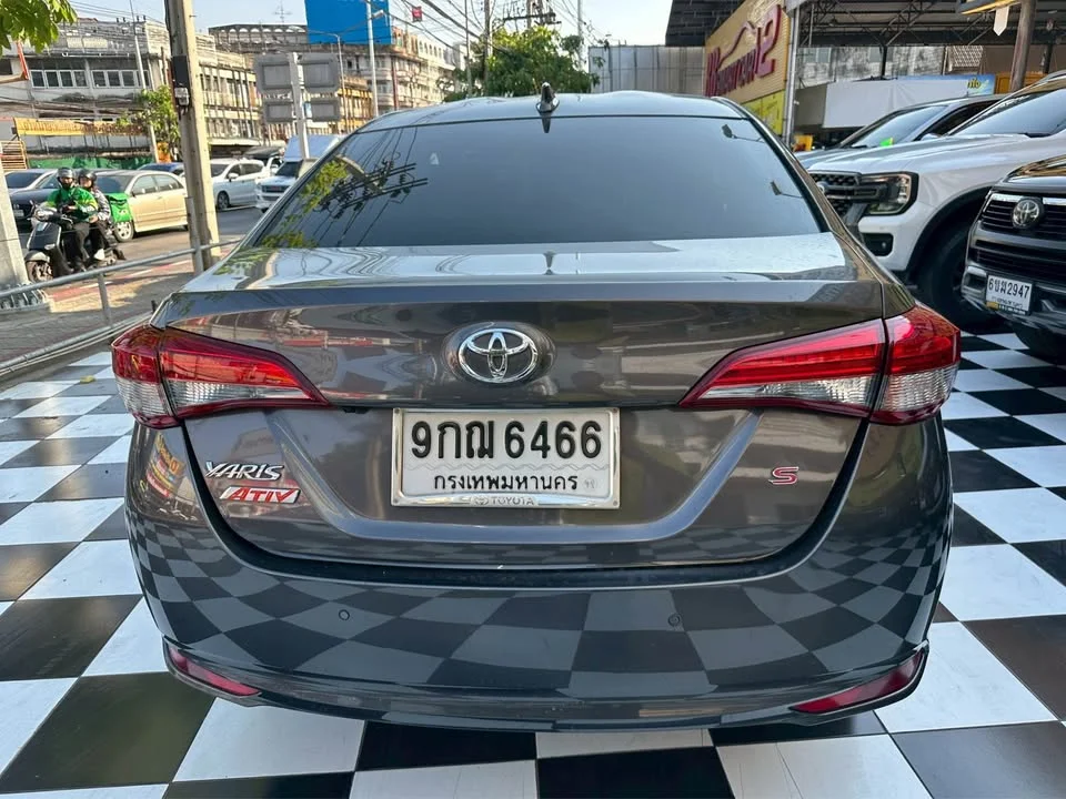 2019 Toyota Yaris ATIV III 2