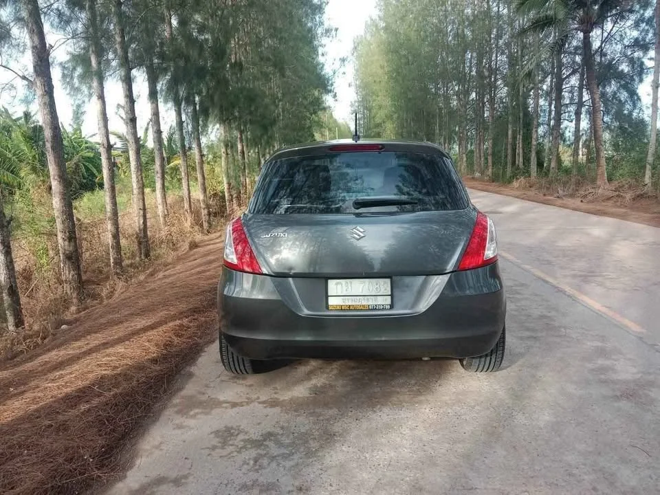 2013 Suzuki Swift II 3