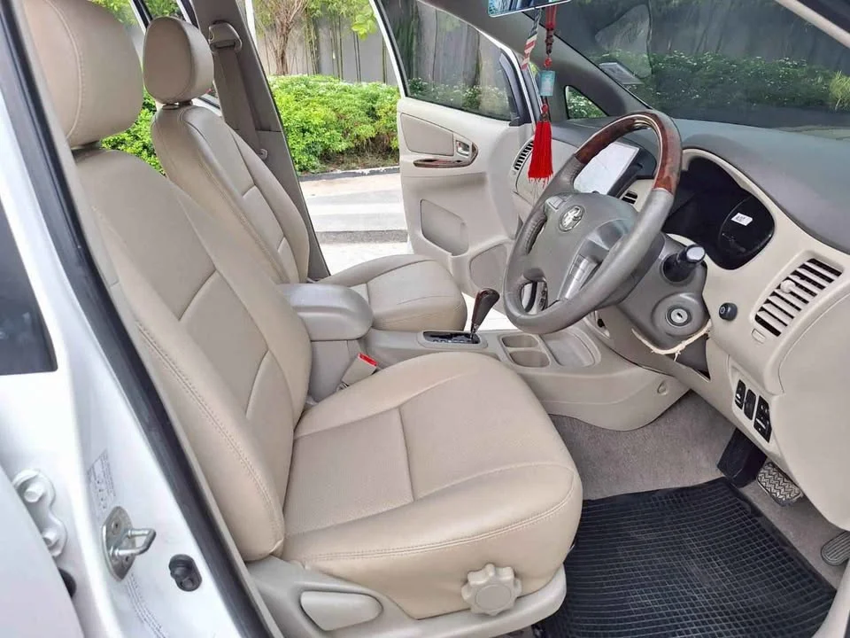 2013 Toyota Innova I 2
