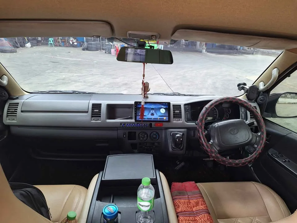 2011 Toyota Commuter V (H200) 3