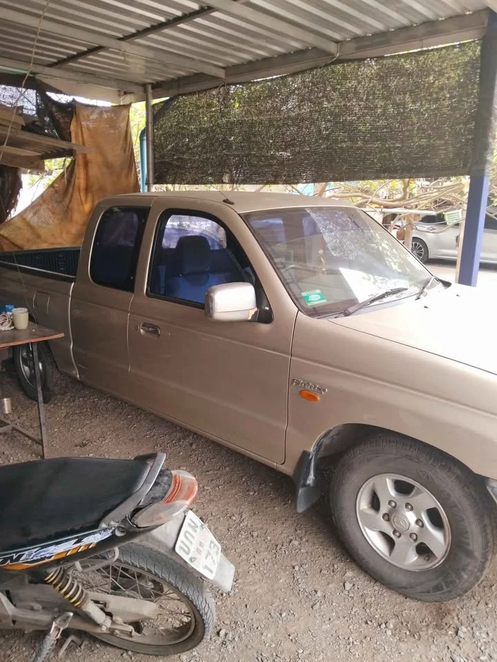 2004 Mazda 2500 Fighter V 3