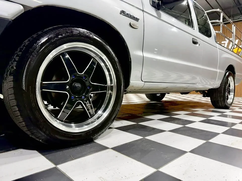 2005 Mazda 2500 Fighter V 2
