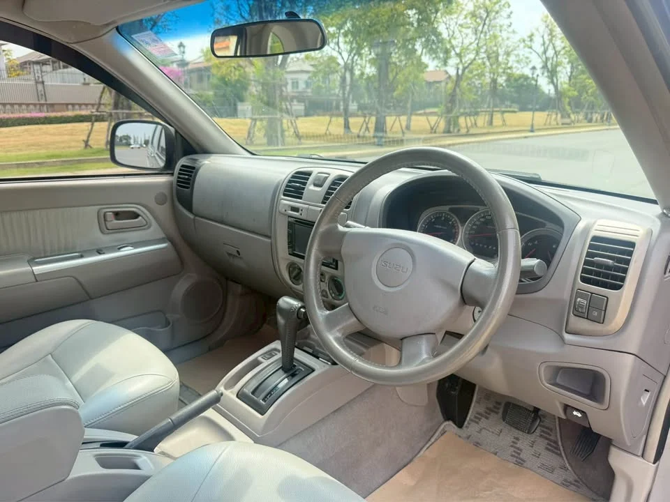 2005 Isuzu MU-7 2