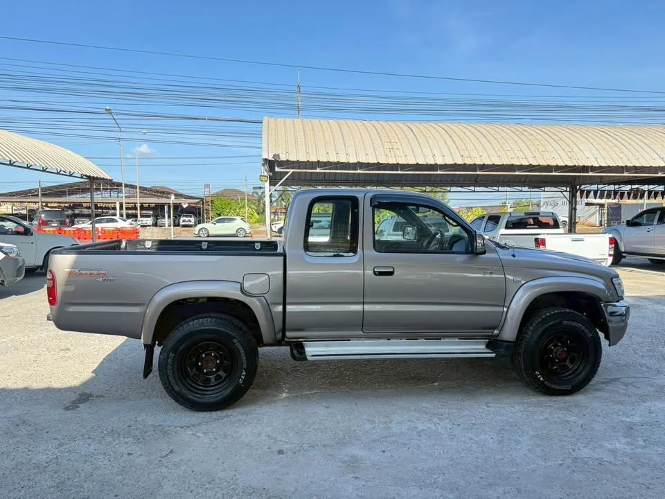2004 Toyota Hilux Tiger VI 2