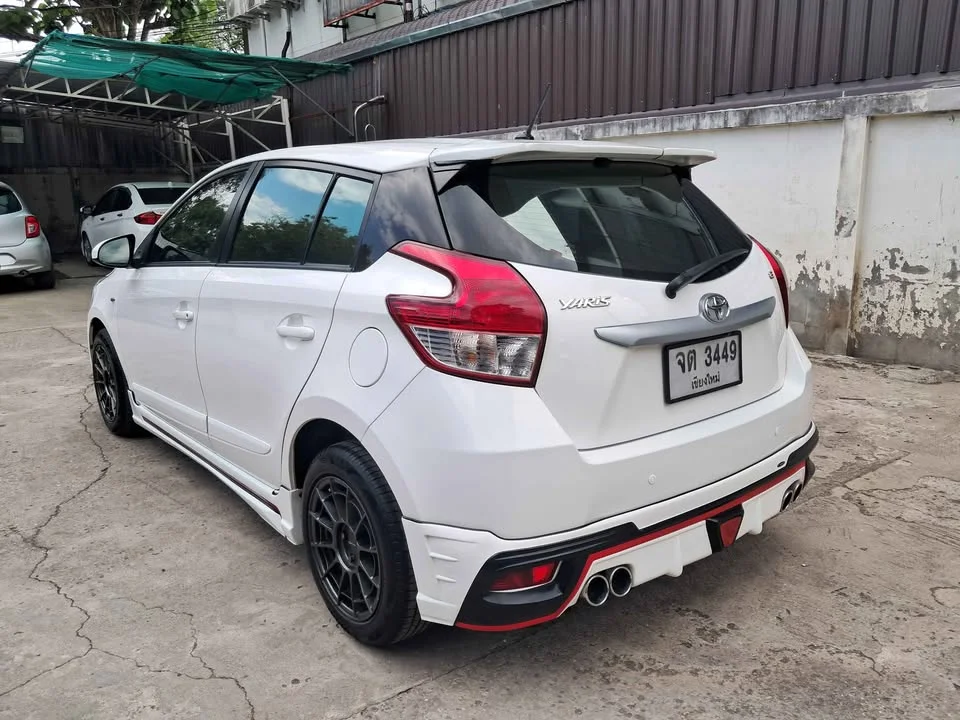 2015 Toyota Yaris III 2