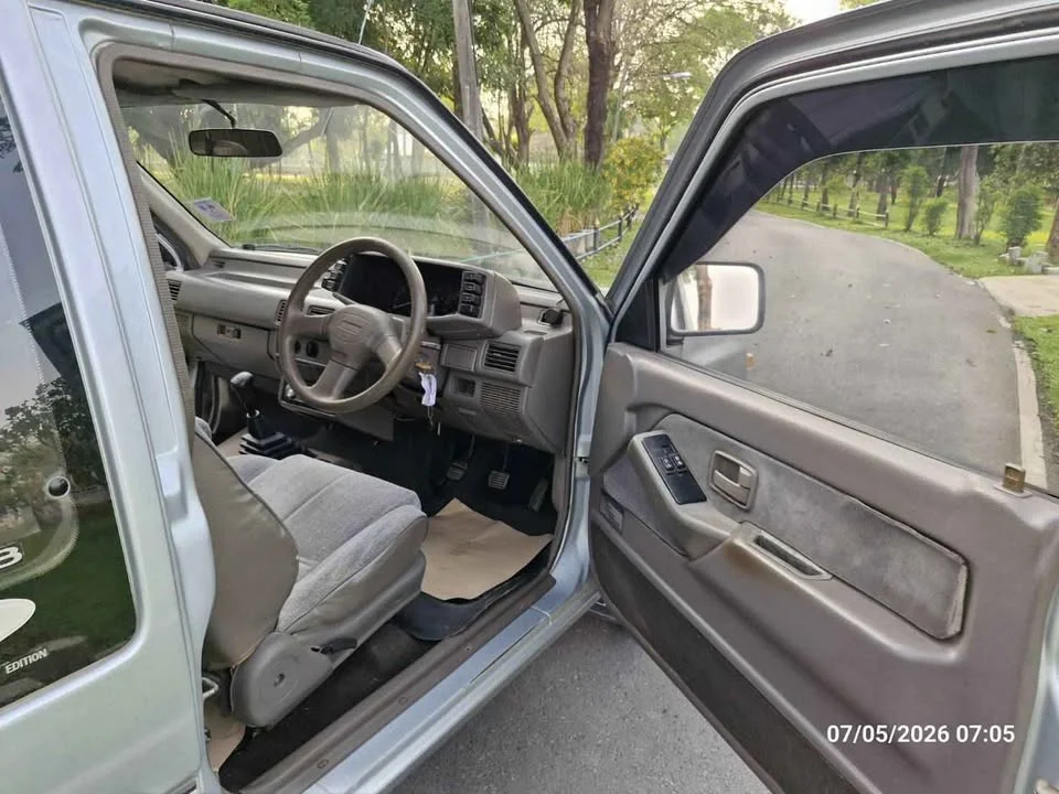 1996 Isuzu TFR III 2