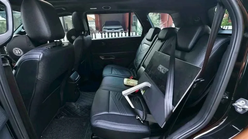2025 Ford Everest III 3