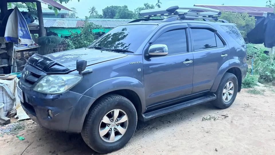 2005 Toyota Fortuner I 3