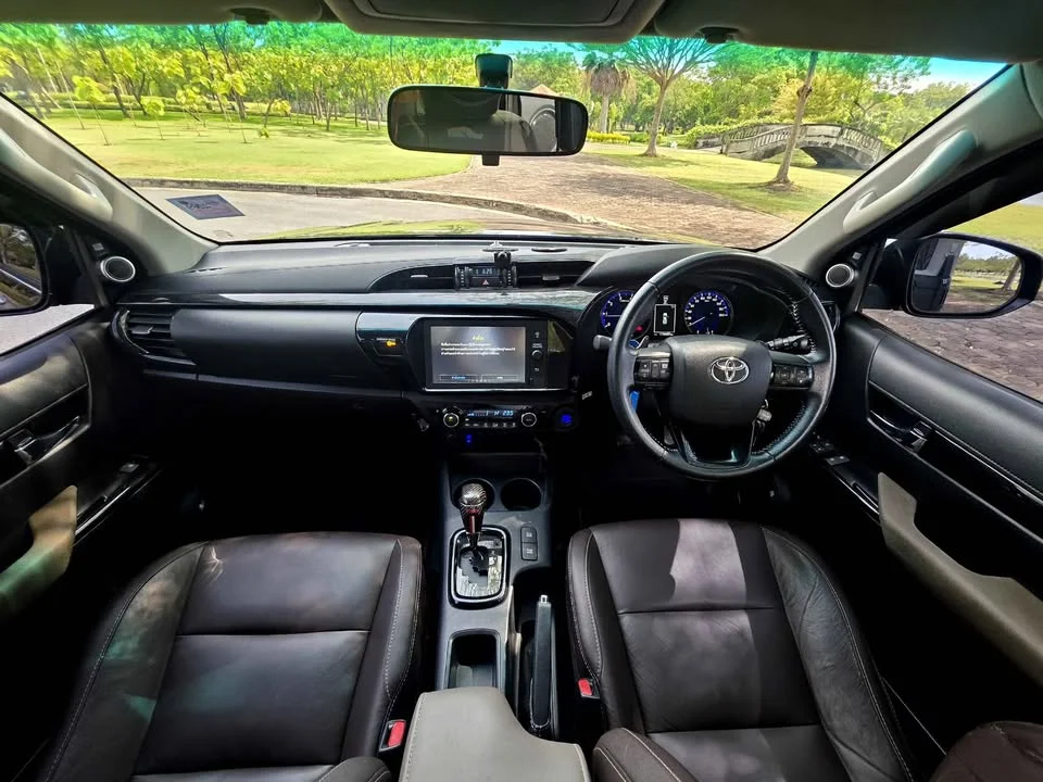 2017 Toyota Hilux VIII 2