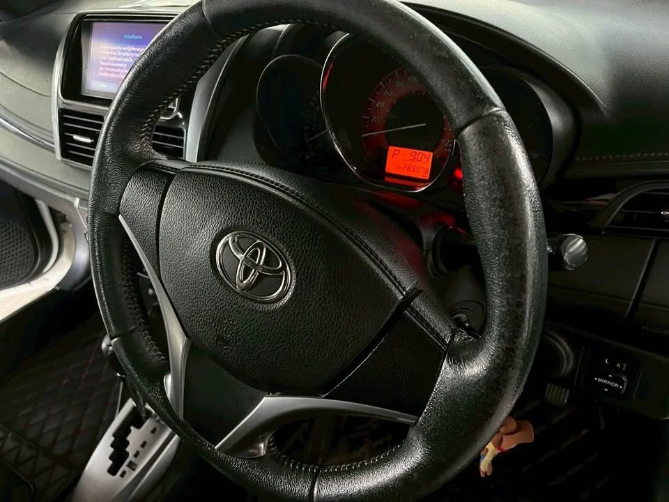 2015 Toyota Yaris III 2