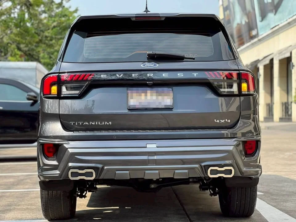 2023 Ford Everest III 2