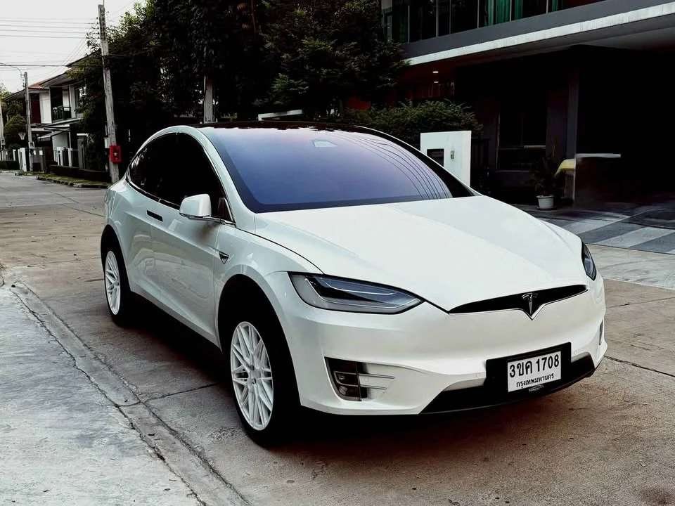 2021 Tesla Model X 2