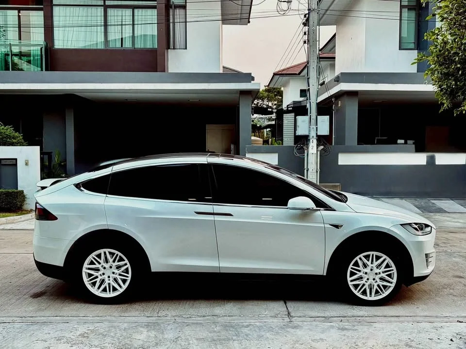 2021 Tesla Model X 3