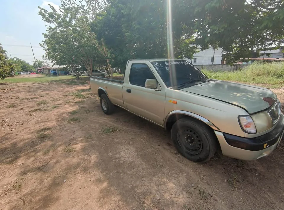 Nissan Frontier I 2