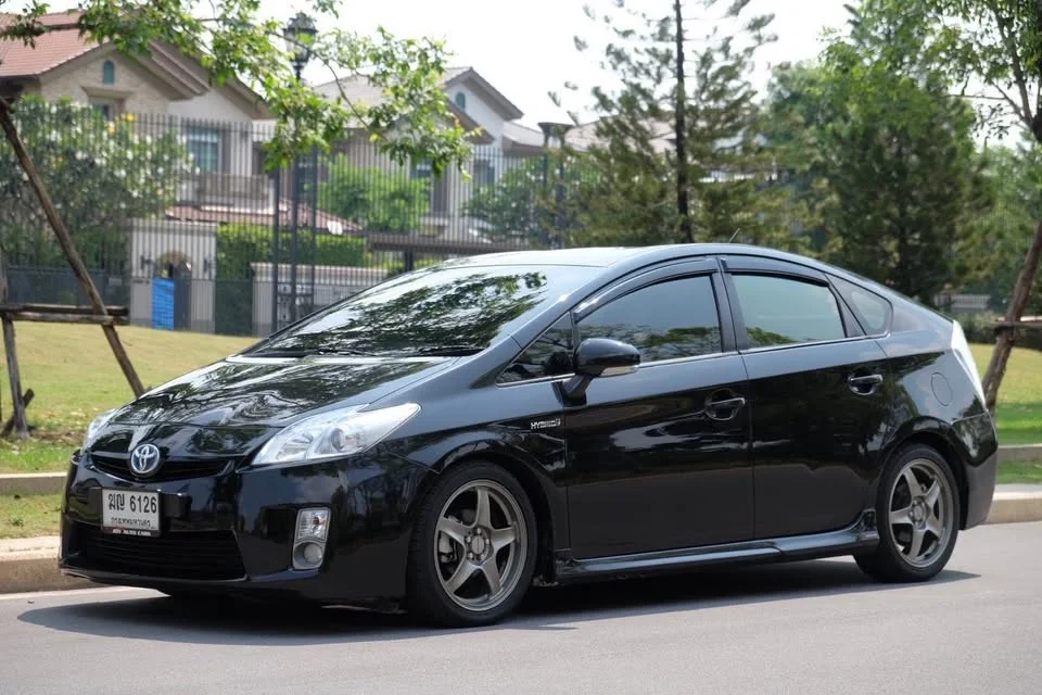 2011 Toyota Prius III 2