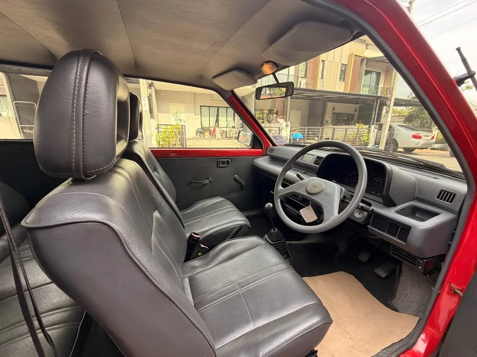 1992 Nissan NV 2