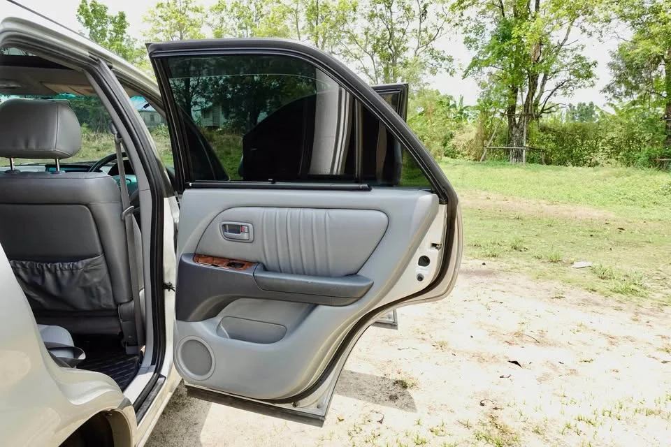 2001 Toyota Harrier I 3