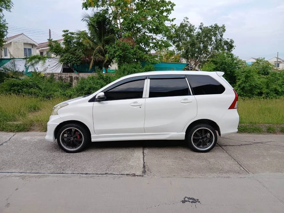 2012 Toyota Avanza II 2
