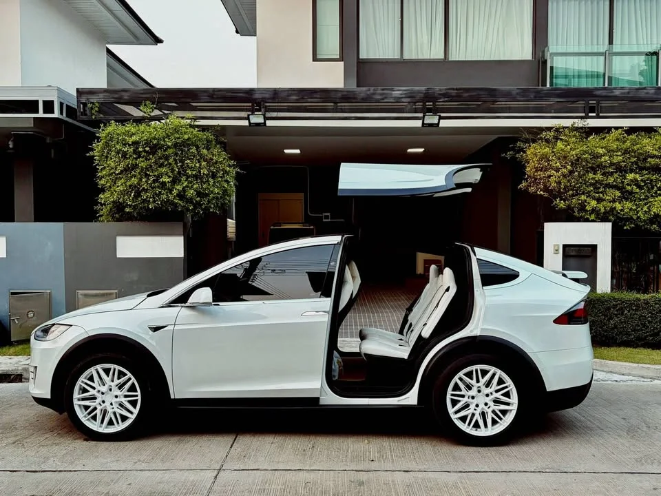 2021 Tesla Model X 3