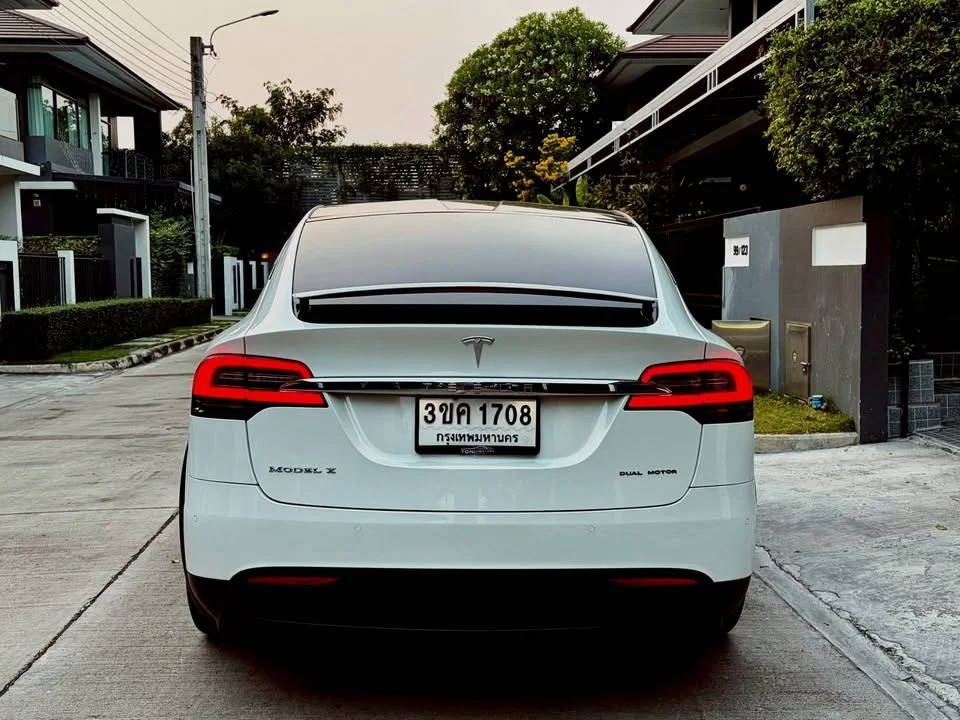 2021 Tesla Model X 2