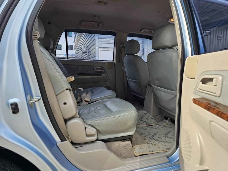 2006 Isuzu MU-7 3