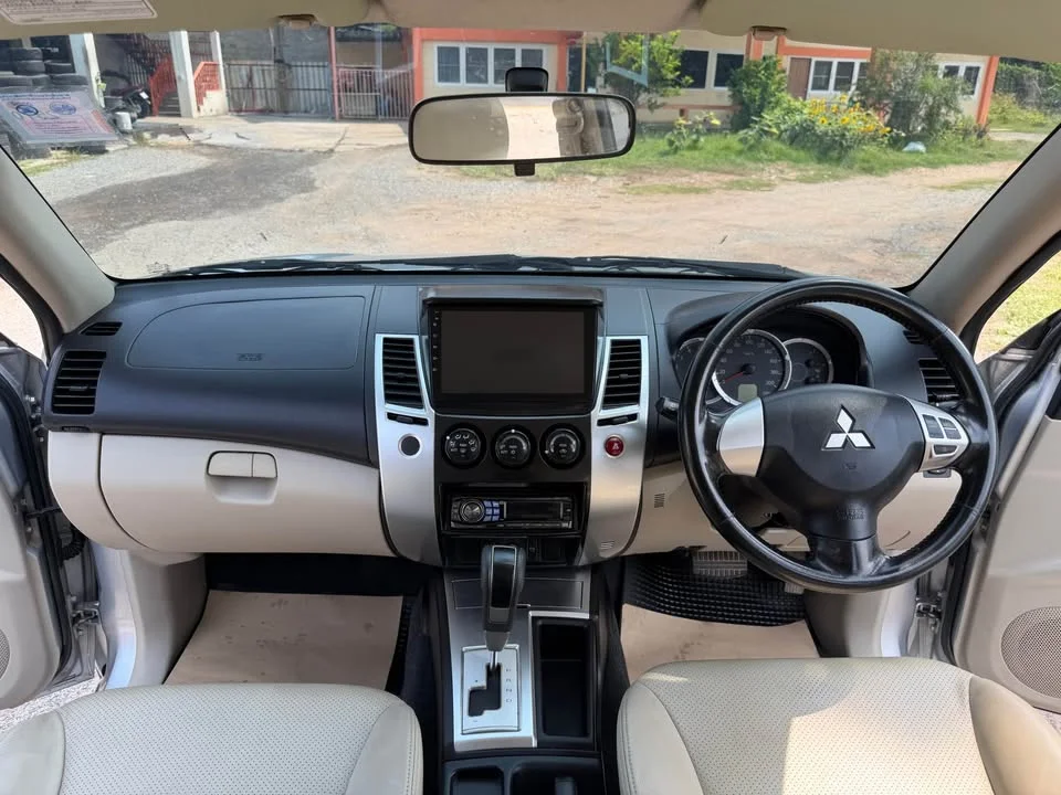 2011 Mitsubishi Pajero Sport II 2