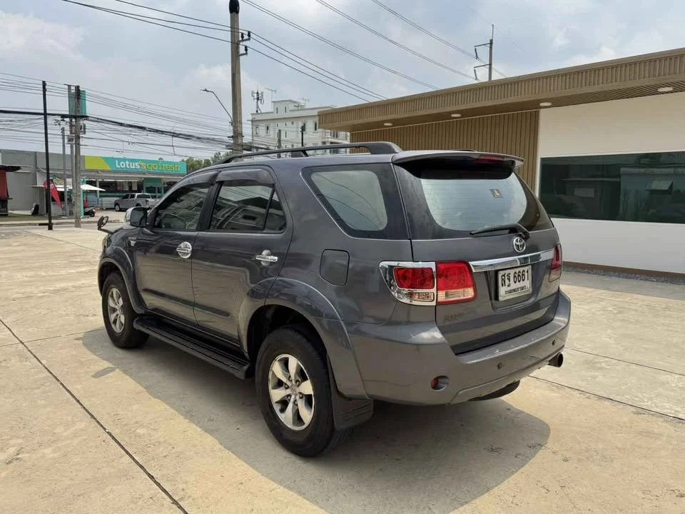 2006 Toyota Fortuner I 3