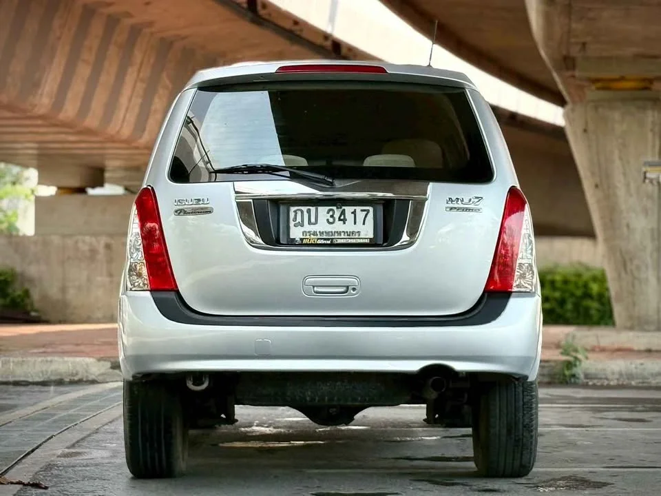 2010 Isuzu MU-7 2
