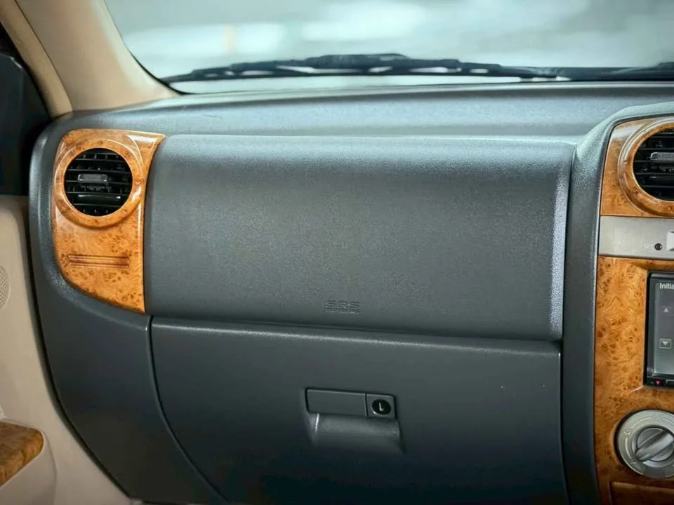 2010 Isuzu MU-7 3