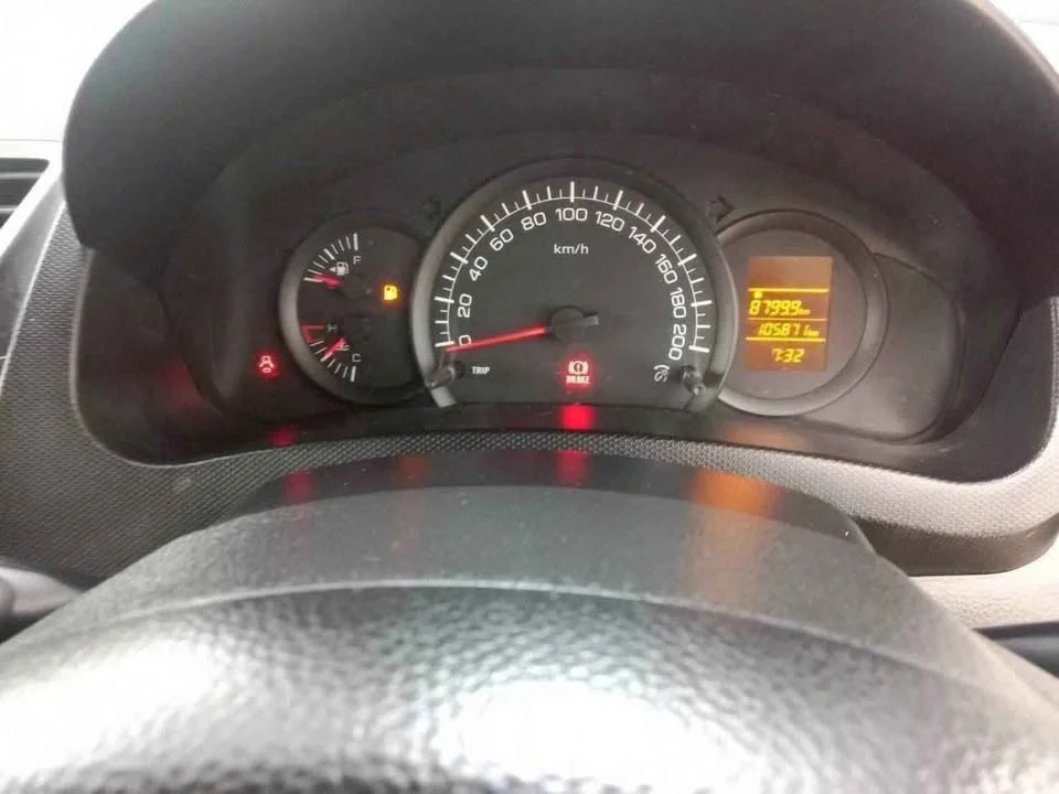 2013 Suzuki Swift II 3